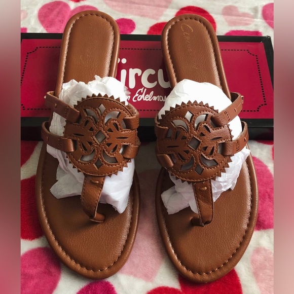 Circus by Sam Edelman Women's Canyon Medallion Flat Sandals - Picture 5 of 7